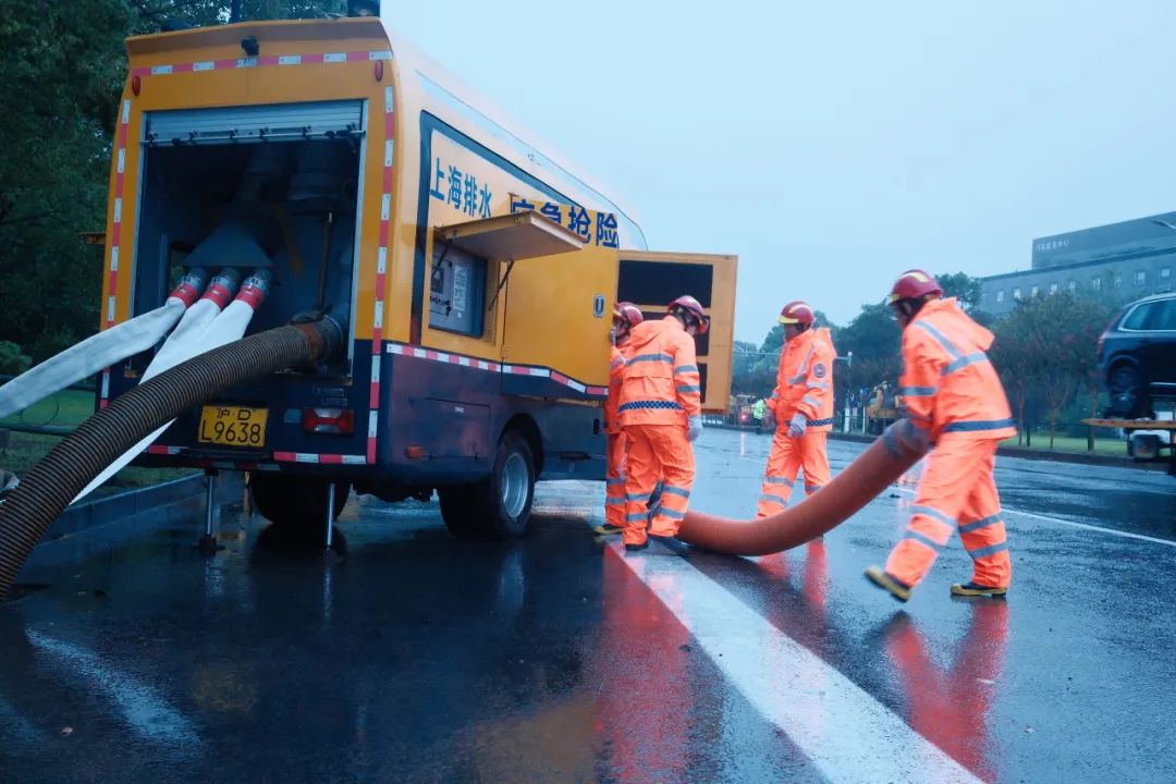 台风“竹节草”来袭 电竞博彩平台
织密防汛防台安全网
